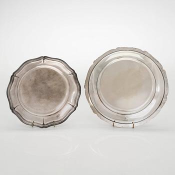 Tarjoiluvateja, 2 kpl, hopea, suomalaiset leimat 1929 ja 1954.