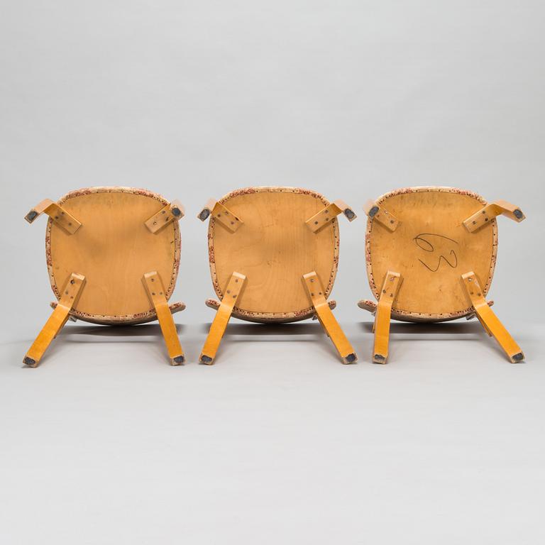 Alvar Aalto, Three mid-20th century '63' chairs for O.Y. Huonekalu- ja Rakennustyötehdas A.B.