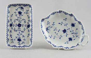 SERVISDELAR, 39 st, porslin, "Sommerfugl", Bing & Gröndahl, omkring 1900-talets mitt.