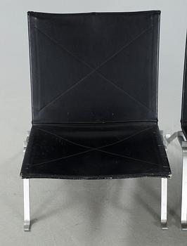 A pair of "PK22" chairs, designed by Poul Kjaerholm, made by Fritz Hansen in 1989.