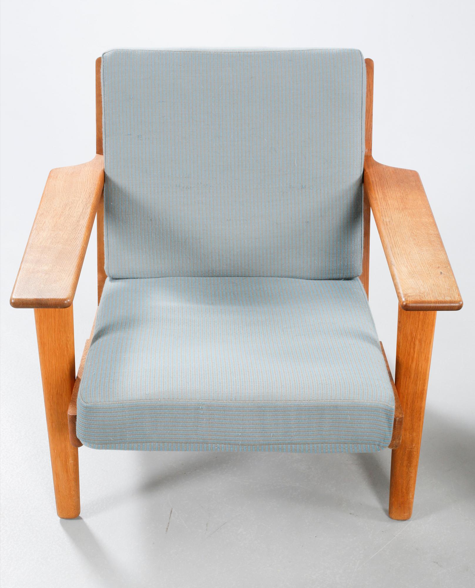 A pair of chairs, model GE 290, designed by Hans J. Wegner 1953, made in the second half of the 20th century.