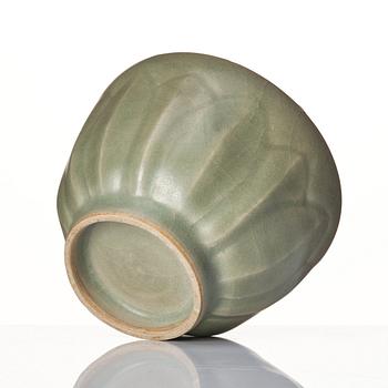 A celadon glazed lotus shaped cup, Yuan/Ming dynasty.
