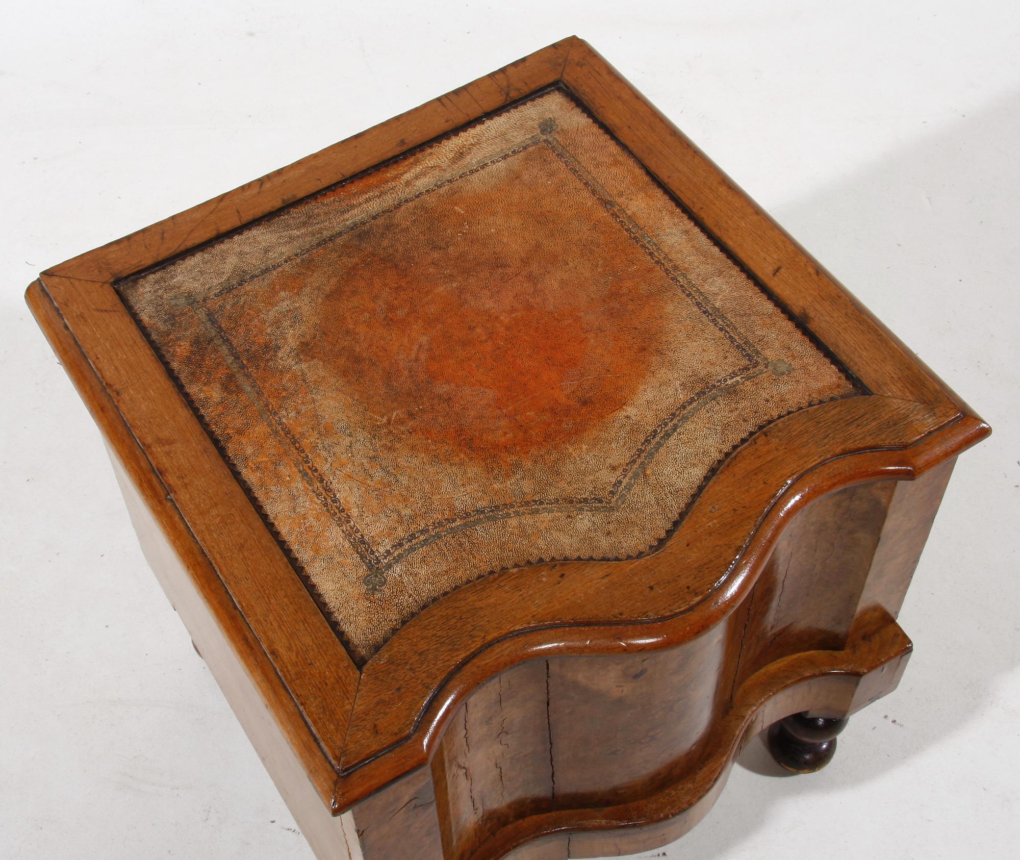 POTTSKÅP, barockstil, England, 1800/1900-tal.