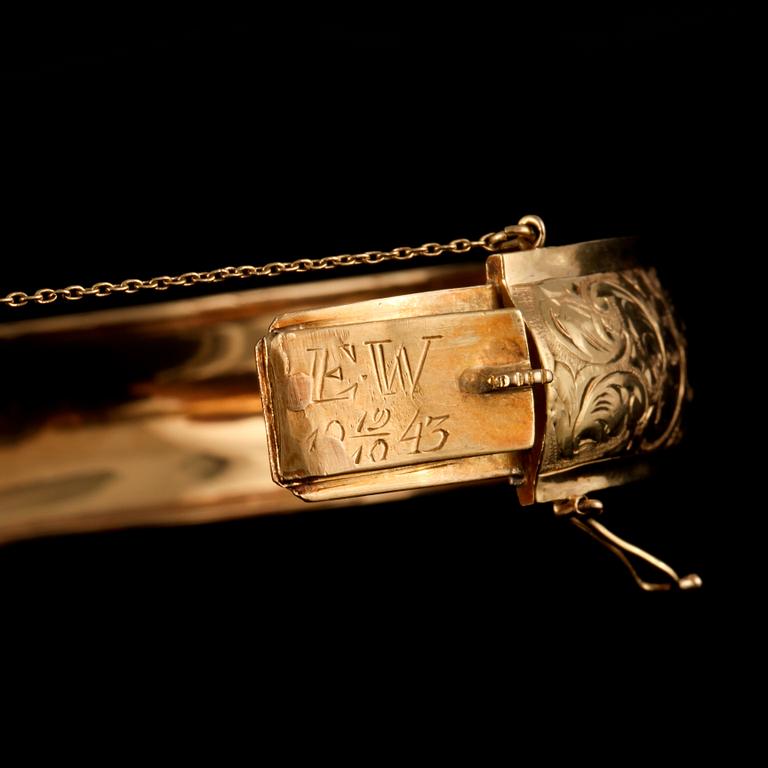 ARMRING, 18k guld, Juvelfabriken, Stockholm, 1943. Vikt 19 g.