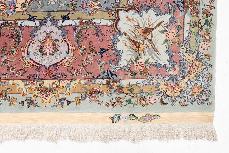 A Tabriz carpet, part silk, approx. 367 x 250 cm.