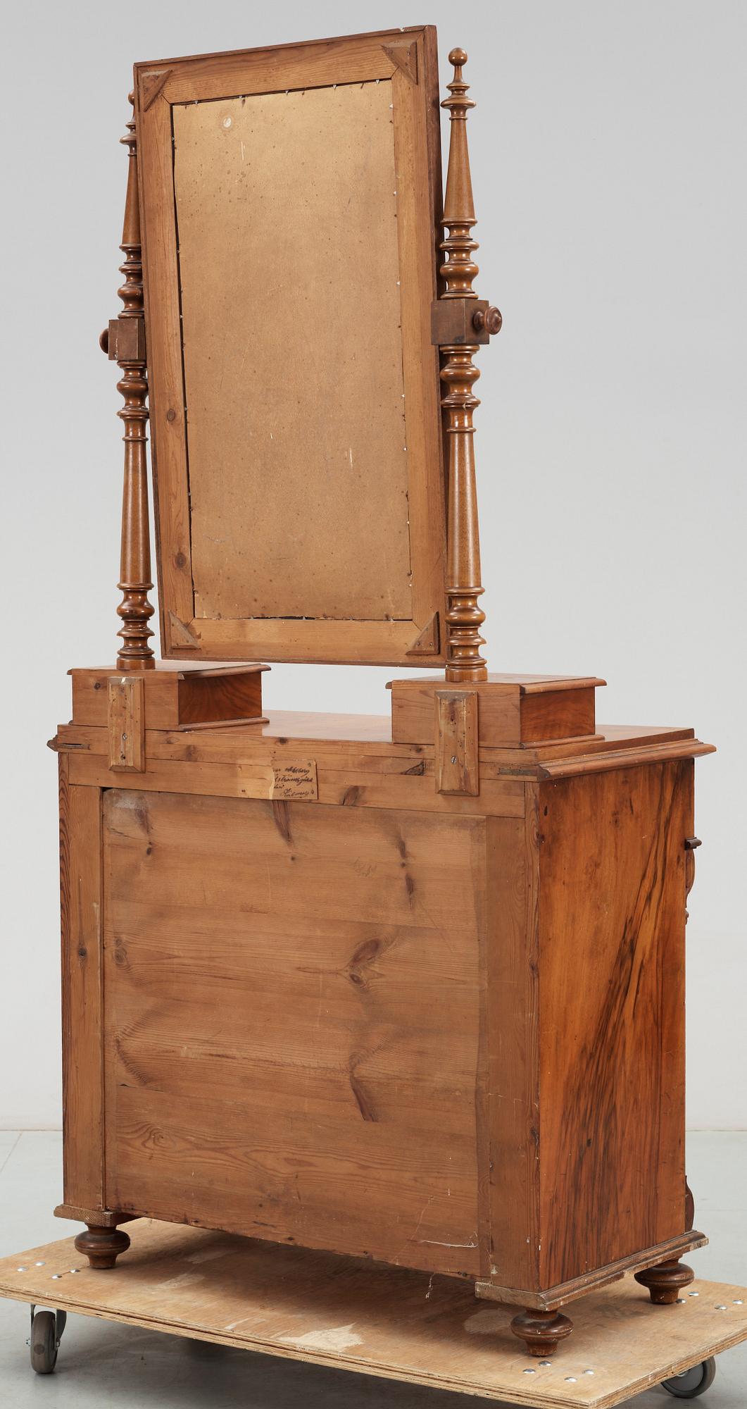 BYRÅ MED SPEGEL. nyrenässans, 1800/1900-tal.