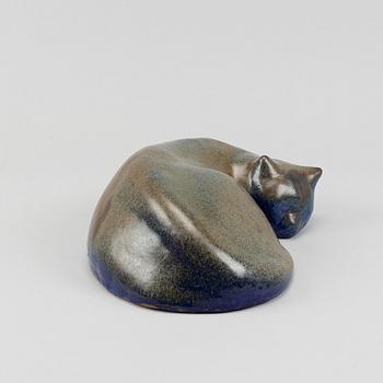 Ulla Kraitz, a stoneware cat sculpture, signed and dated 1988.