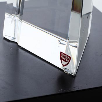 A signed glass sculpture bt Jan Johansson for Orrefors.