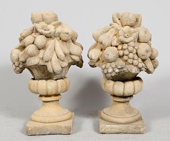 TRÄDGÅRDSDEKORATIONER, 1 par, stenmassa, samtida.