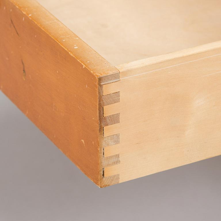 Alvar Aalto, bord / sidobord, modell 87, för O.Y. Huonekalu- ja Rakennustyötehdas A.B. tidigt 1950-tal.