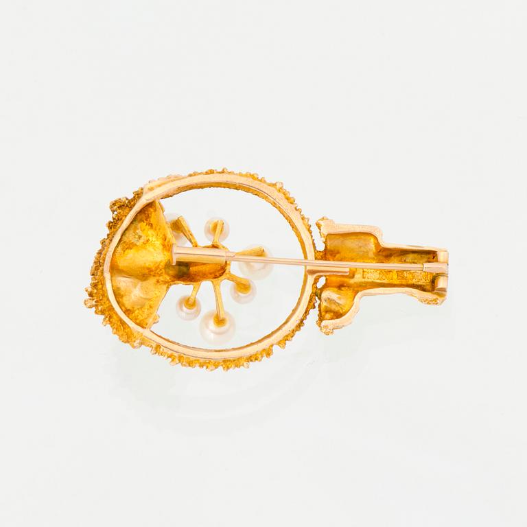 A BJÖRN WECKSTRÖM BROOCH, cultured pearls, 14K gold. Lapponia 1972.