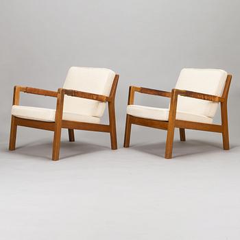 Carl Gustaf Hiort af Ornäs, a pair of mid-20th-century 'Rialto' open armchairs, Puunveisto Oy - Träsnideri Ab, Finland.