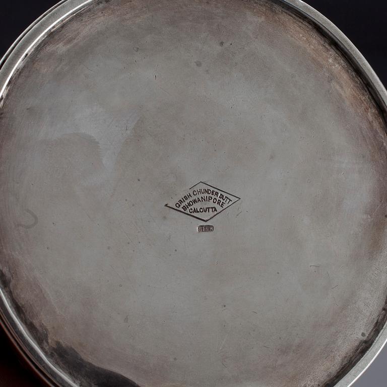 TESERVIS, 3 delar, silver, Grish Chunder Dutt, Bhovanipore, Calcutta, Indien. Vikt 888 g.