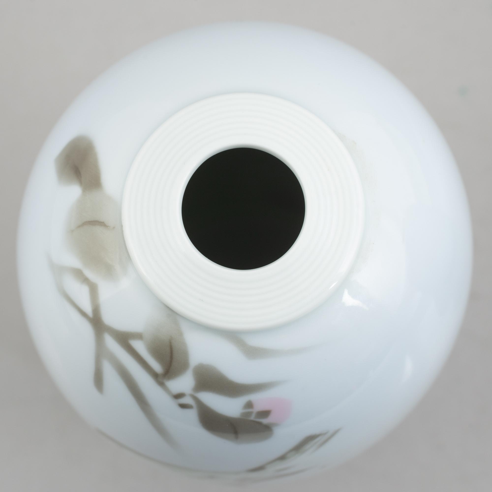 Three porcelain vases, Fukagawa porcelain Manufacturing Company, Japan, second half of the 20th century.