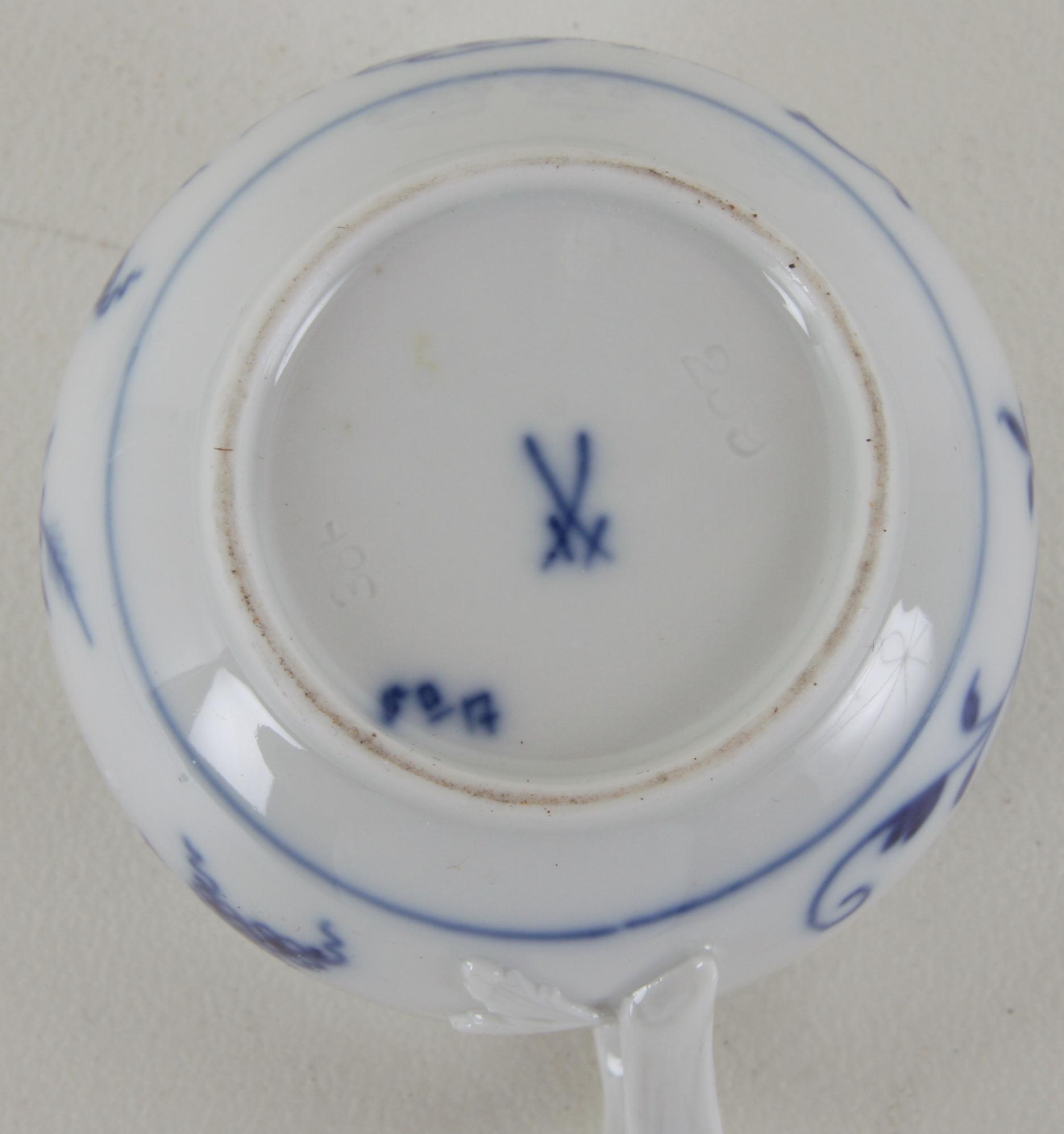 CREMEKOPPAR, 4 st, porslin, Meissen, Lökmönstret.