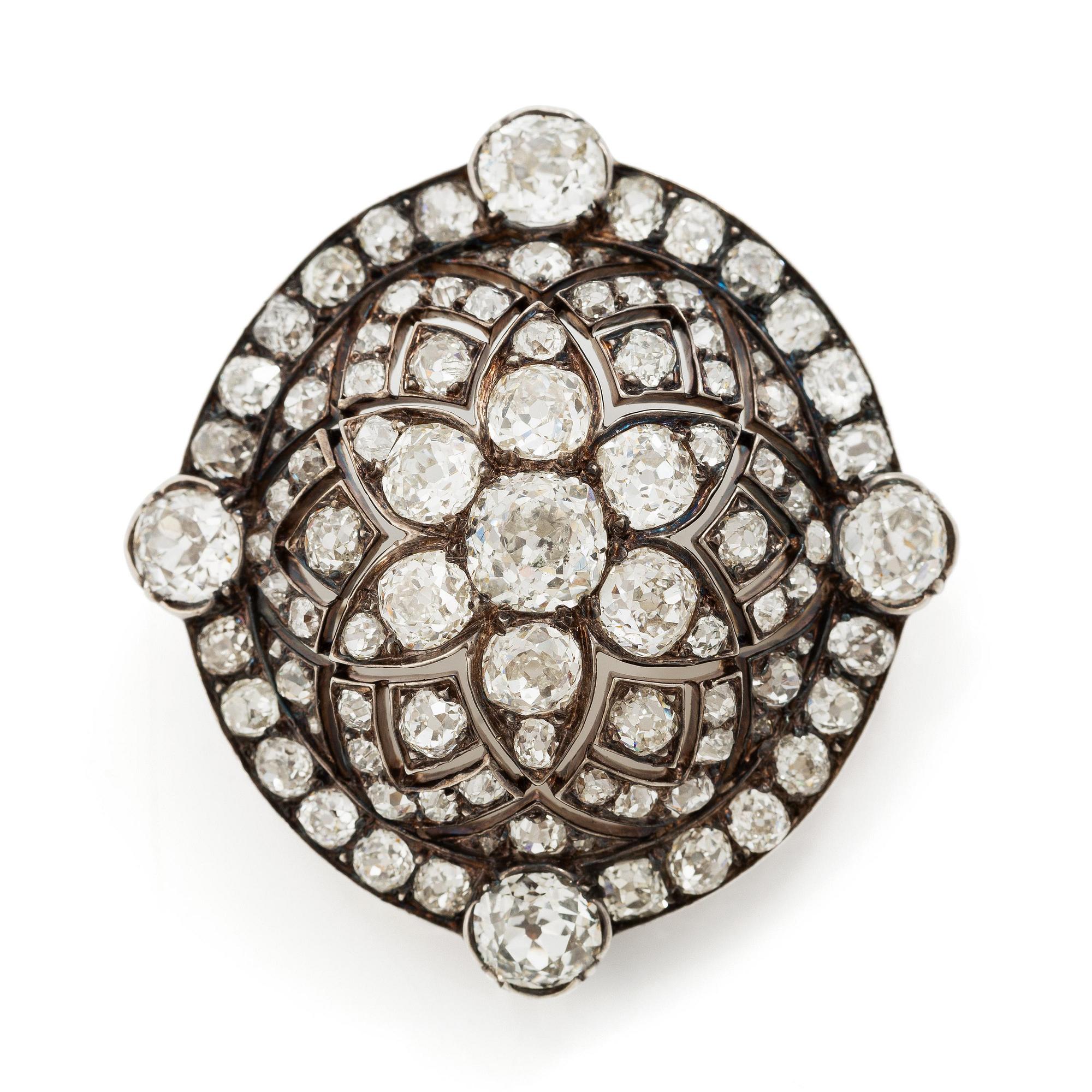 A brooch/pendant in gold and platinum with old-cut diamonds.