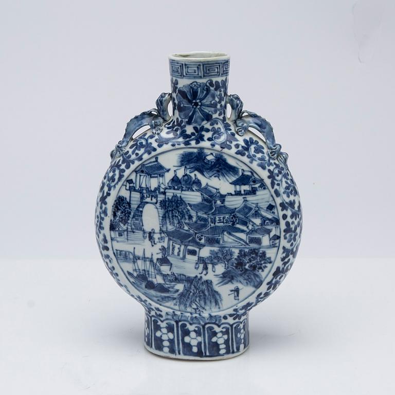Pilgrimskrus, porslin. Qingdynastin, 1800-tal.