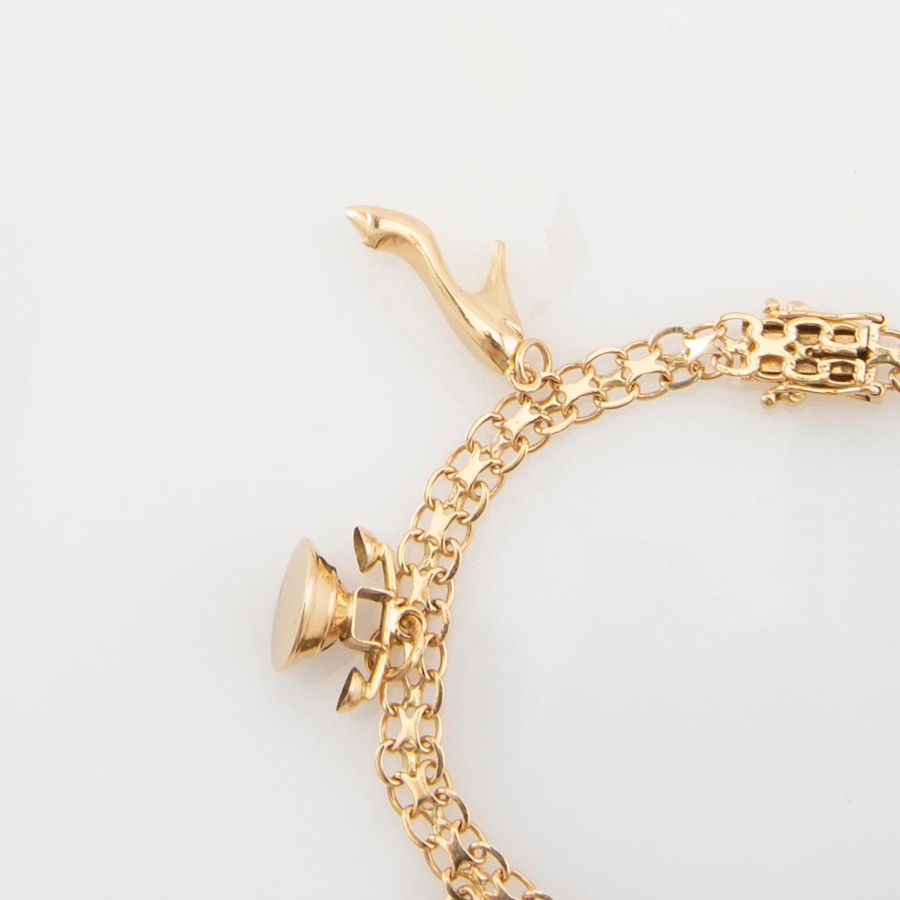 Bracelet 18K gold Bismarck link with charms.