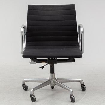 CHARLES AND RAY EAMES, an EA 117 chair.