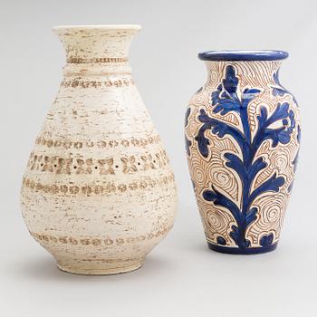 Two Aldo Londi ceramic vases by Bitossi from the second half of 20th century. Italy.