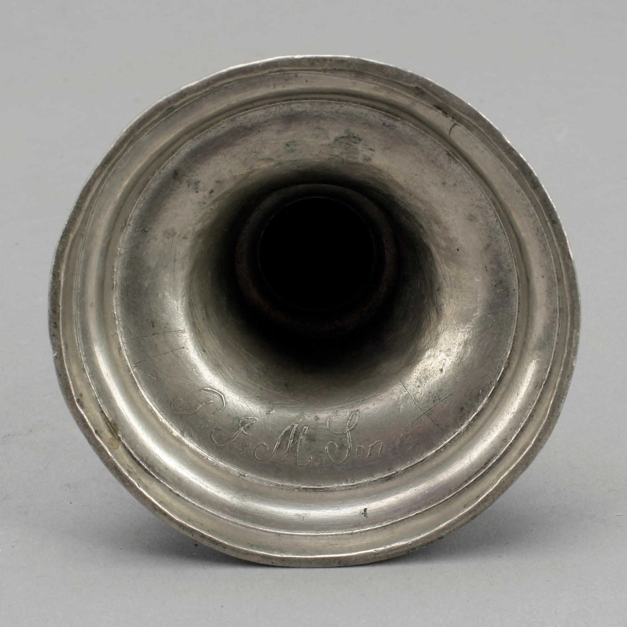 LJUSSTAKAR, 2 st snarlika, tenn, 1700/1800-tal.