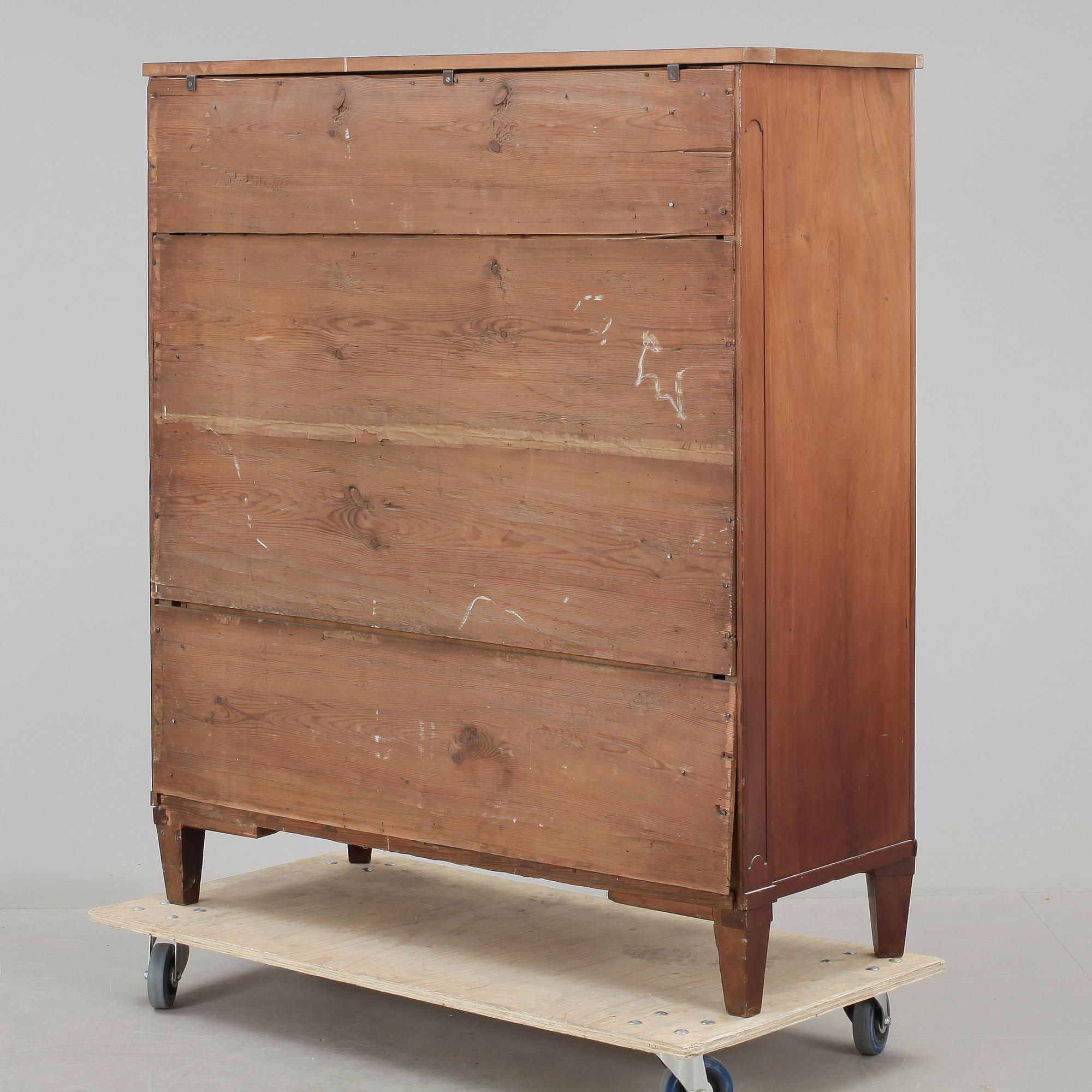 CHIFFONJE, Sengustaviansk, omkr år 1800.