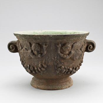 TRÄDGÅRDSURNA, gjutjärn, 1900-talets första hälft.