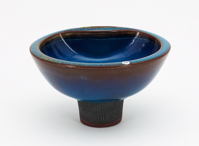 A Wilhelm Kåge 'Farsta' stoneware bowl, Gustavsberg 1950's.