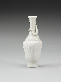 A blanc de chine vase, Qing dynasty, Kangxi (1662-1722).