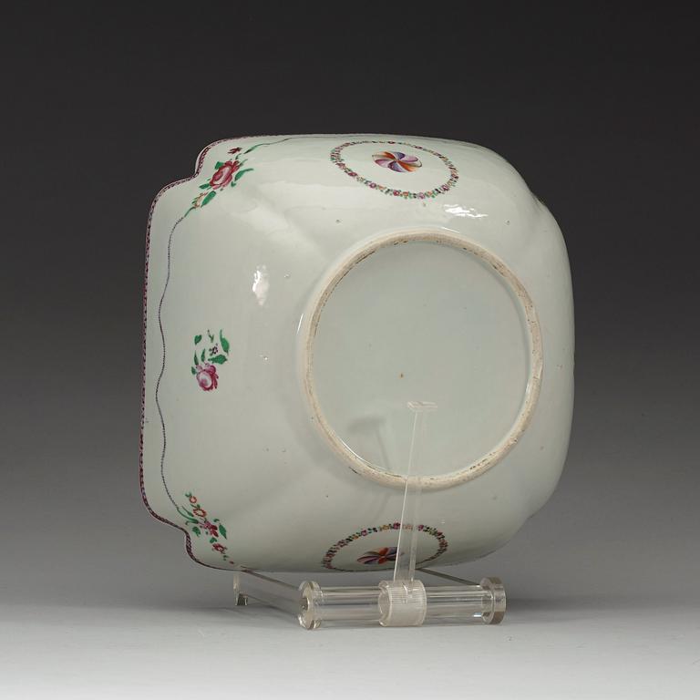 A famille rose square bowl, Qing dynasty, Qianlong (1736-95).