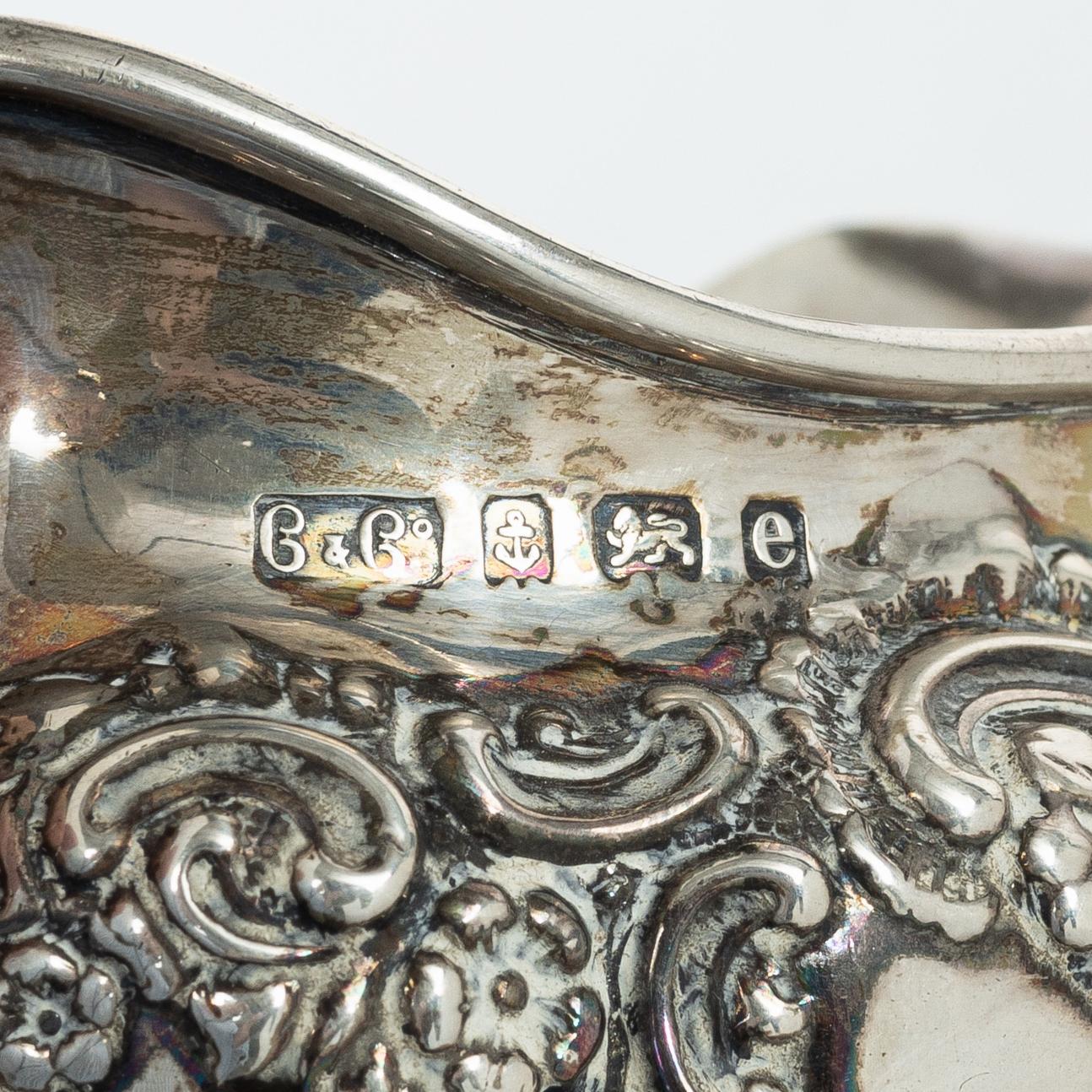 An English silver tea pot, sugar bowl and cream jug, Birmingham,  1904–1906.