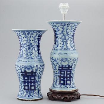 Two blue and white vases, one turned into table lamp, Qing dynasty, 19th century.