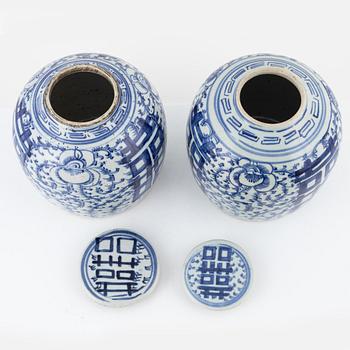 A pair of blue and white ginger jars, Qing dynasty, China, 19th century.