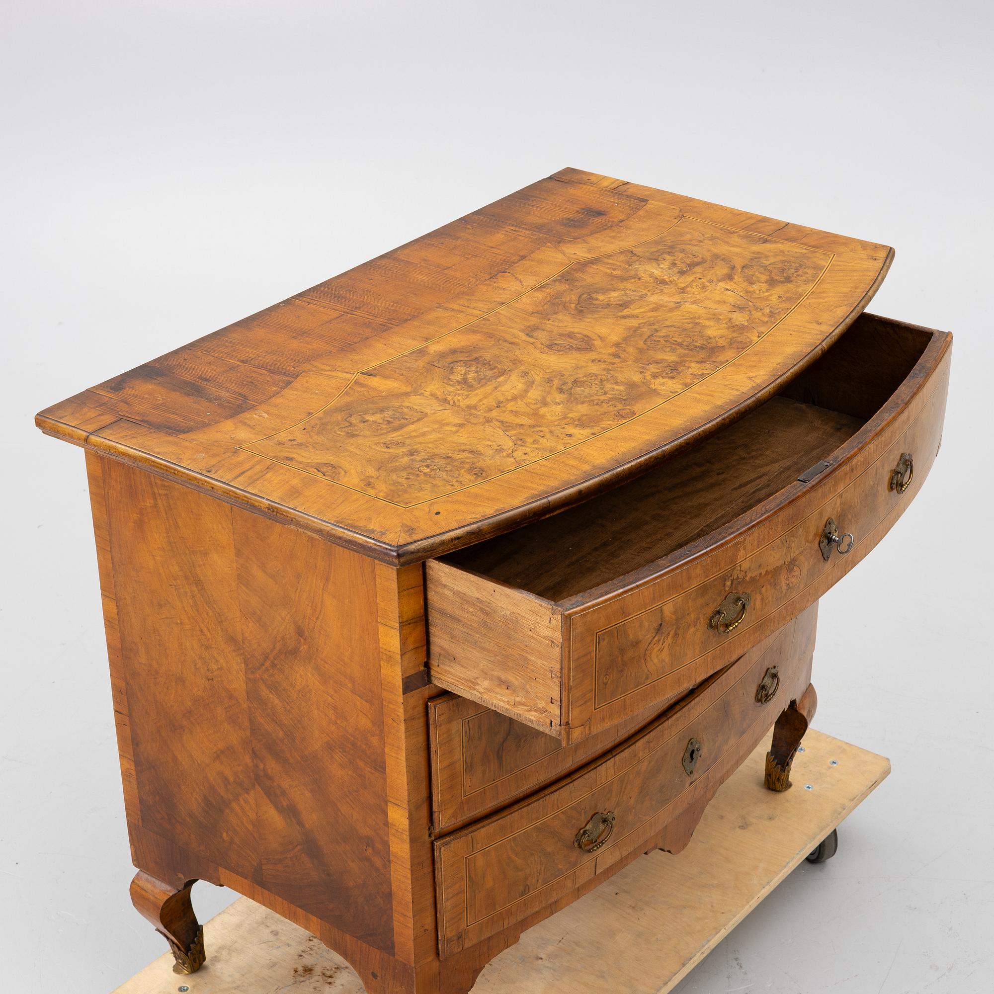 Chest of drawers, late Baroque, mid-18th century.
