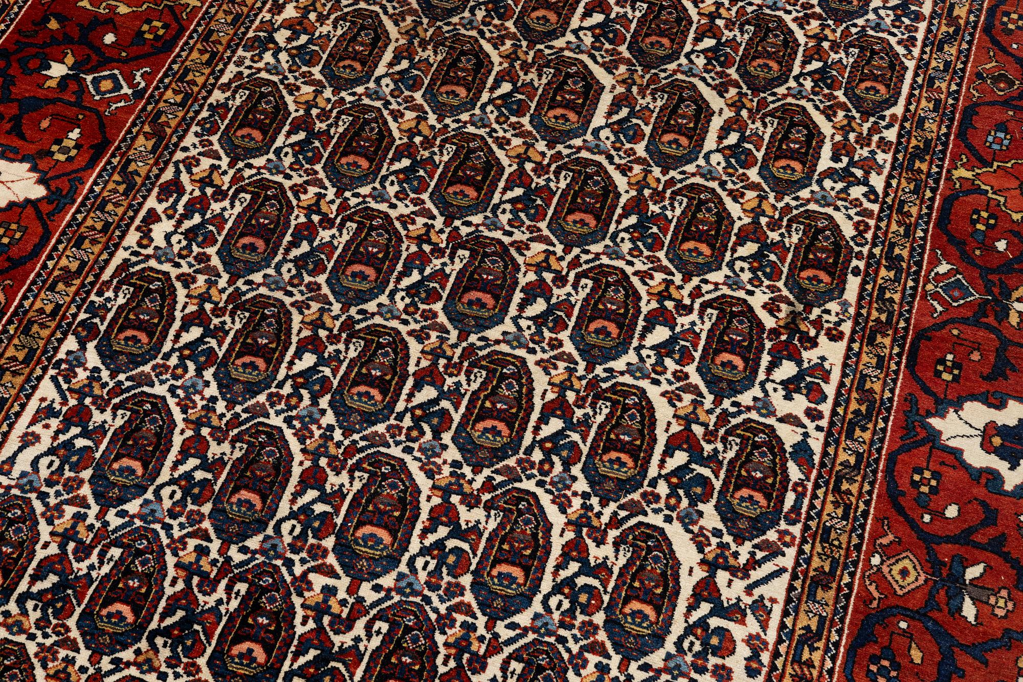 Matta, Chahar Mahal/Bakthiari. Ca 395 x 212 cm.