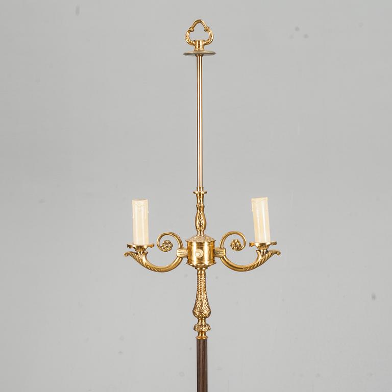 GOLVLAMPA, 1900-tal.