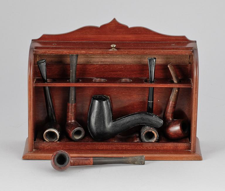 PIPSCHATULL MED PIPOR, brickmärkt Alfred Dunhill, London, tidigt 1900-tal.