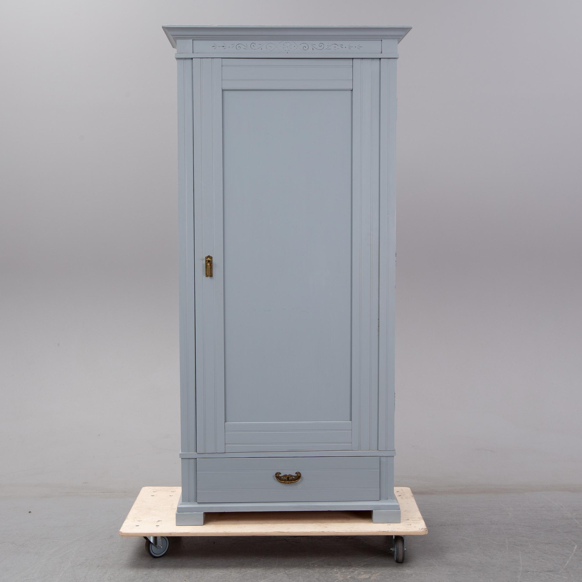 A Jugend clothing cabinet, early 20th century.