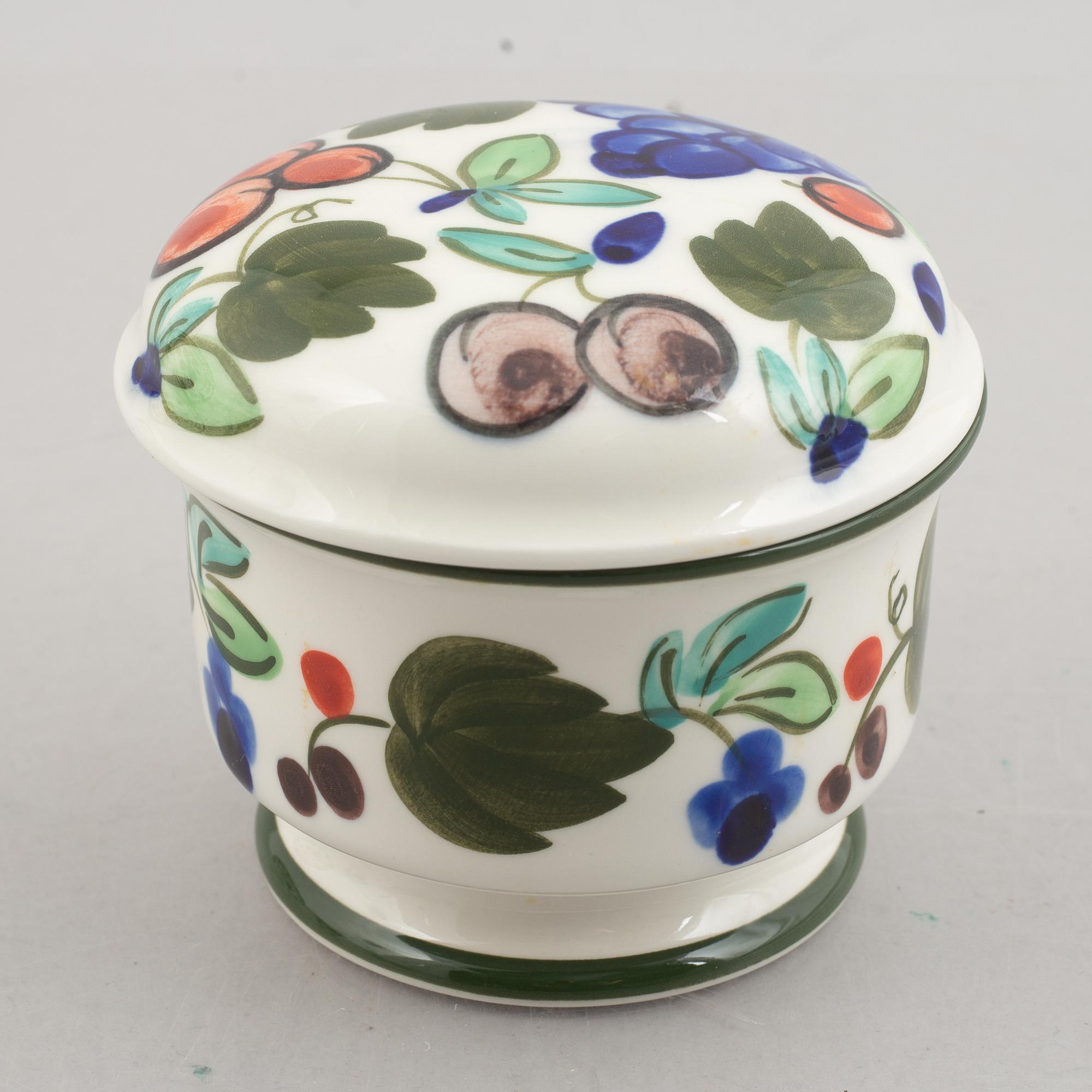 Dorrit von Fieandt & Ulla Procopé, a set of 37 'Palermo' service parts, Arabia, 1988 - 1994.
