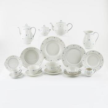 Louise Adelborg, servisdelar, 64 st, "Snöflinga", modell "Axet", Rörstrand.