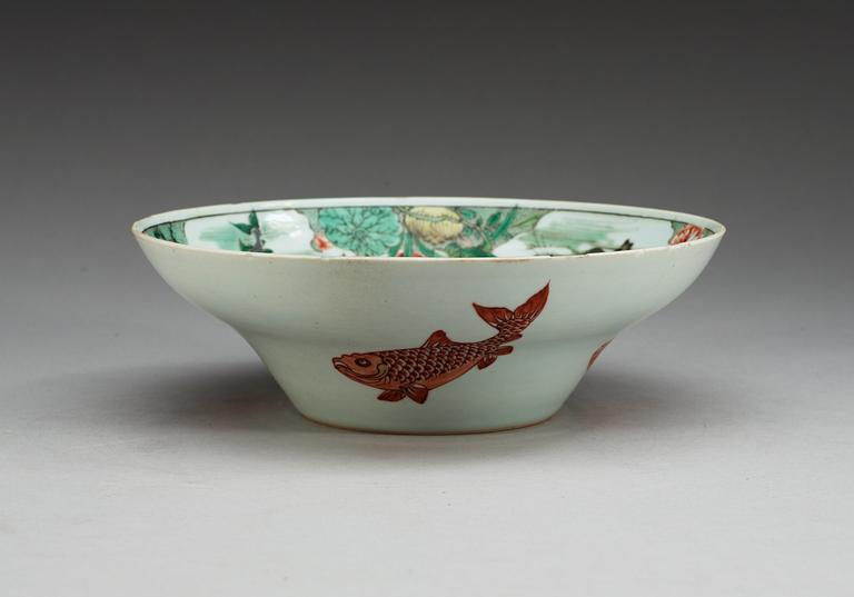 A famille verte bowl, Qing dynasty, Kangxi (1662-1722).