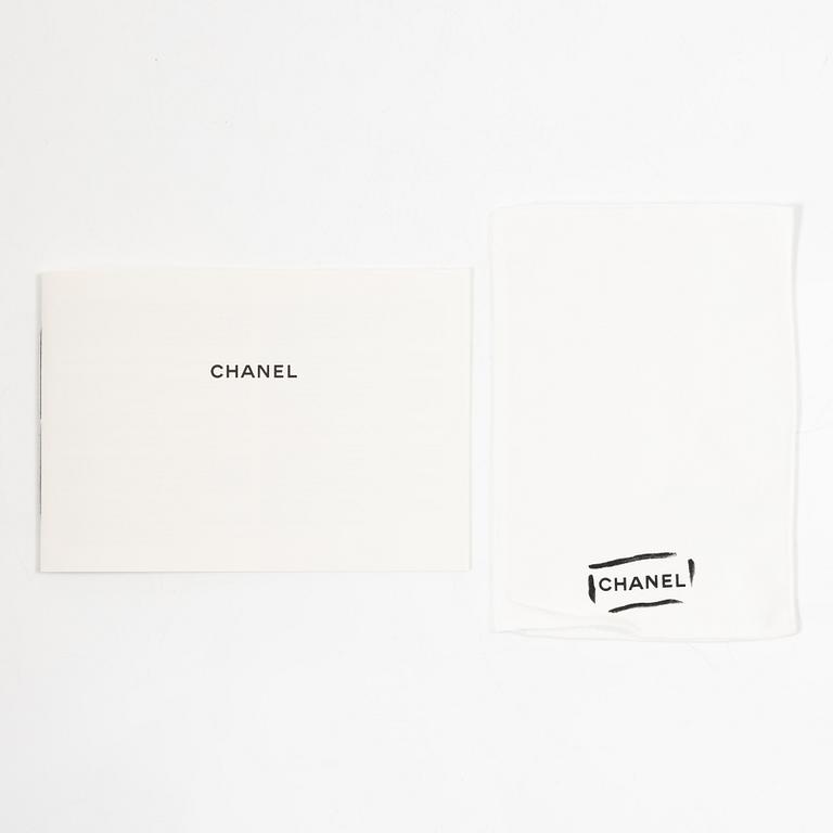 Chanel, bag, "19 Medium Flap Bag".