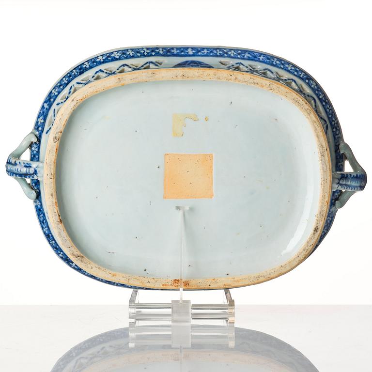 A blue and white oval chesnut basket, Qing dynasty, Qianlong (1736-95).