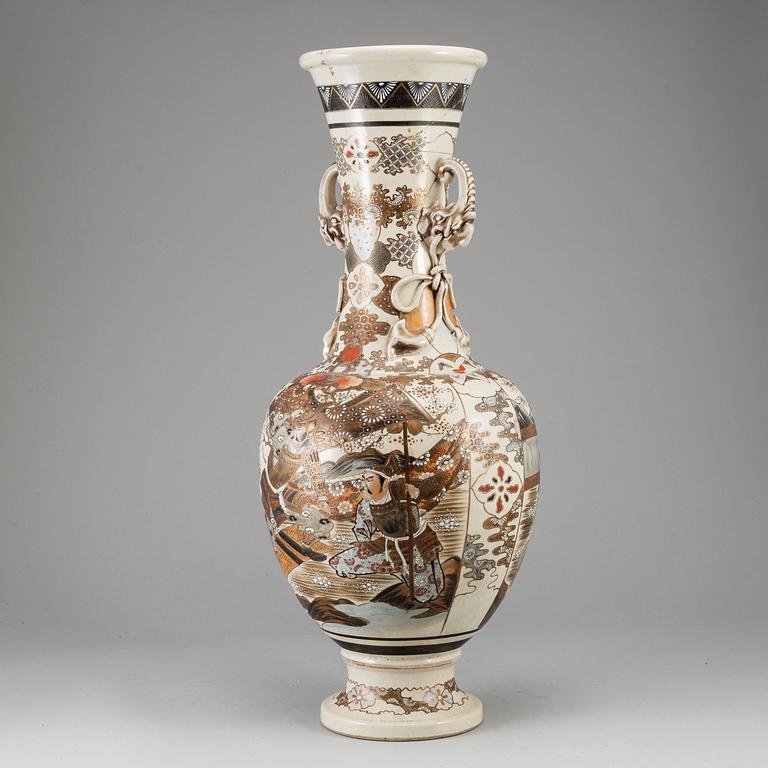 A large satsuma vase, Japan, Meiji (1868-1912).
