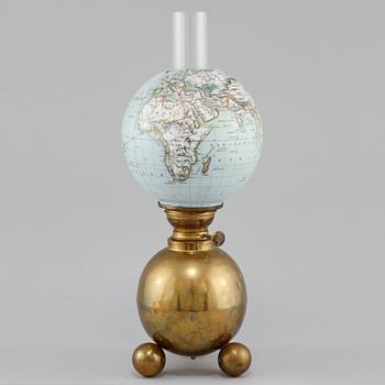 FOTOGENLAMPA, 3 delar, Centraleuropa, omkring sekelskiftet 1800/1900.