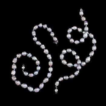 PÄRLCOLLIER, 1 par, odlade sötvattenpärlor, 1900-/2000-tal.