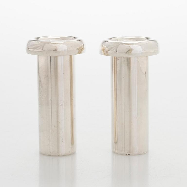 Tapio Wirkkala, a pair of sterling silver 'Growth' vases, Kultakeskus Oy, Hämeenlinna 1990.