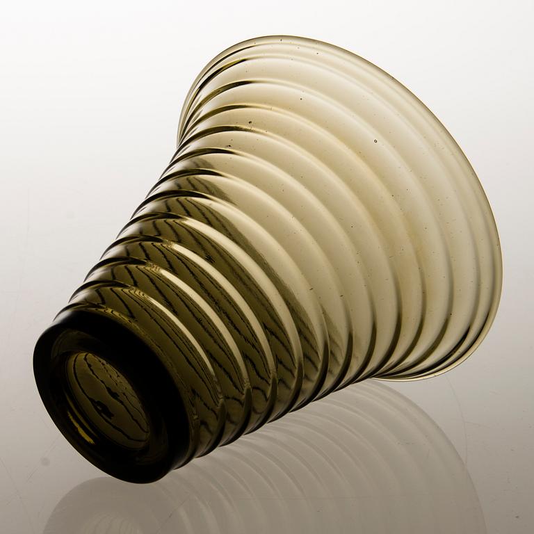 AINO AALTO, VAS och TALLRIKAR, 4 st, glas, Karhula 1930-tal.