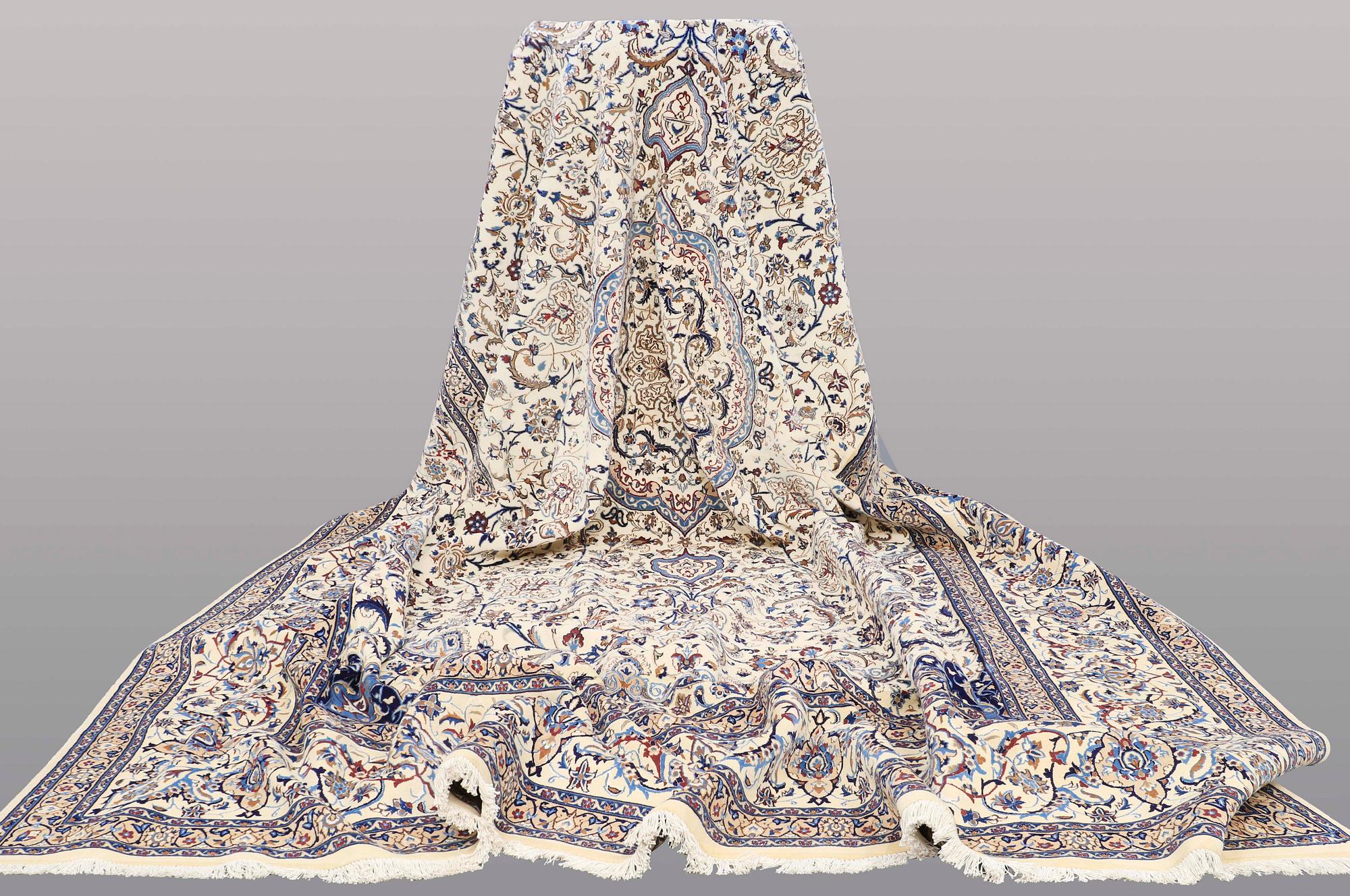 A CARPET, Nain part silk, s.k 9 LAA, 588 x 393 cm.