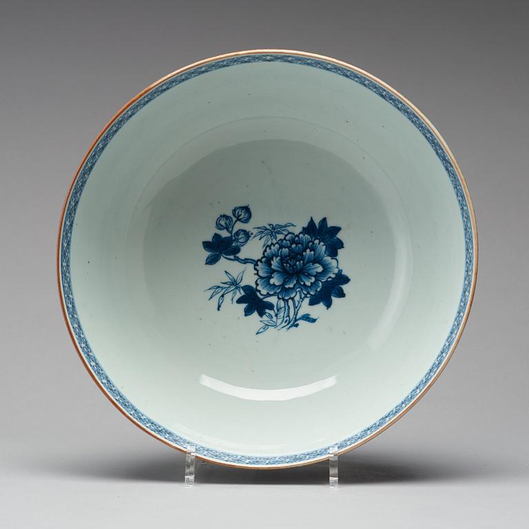 A blue and white punch bowl, Qing dynasty, Qianlong (1736-95).